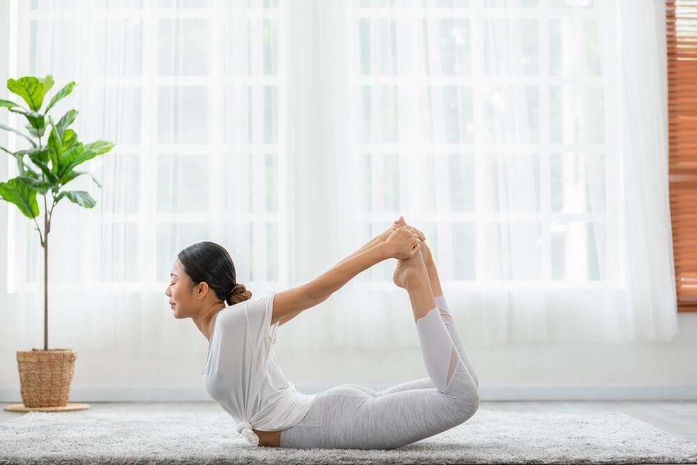 ท่าคันธนู (Bow Pose / Dhanurasana)